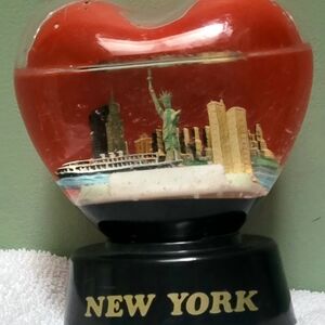 1990s Vintage Snow Globe, New York (NYC) Heart Shaped Souvenir - I❤️NY - EUC